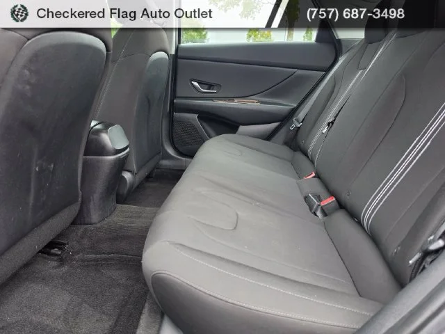 Used 2022 Fluid Metal Hyundai SEL image 19