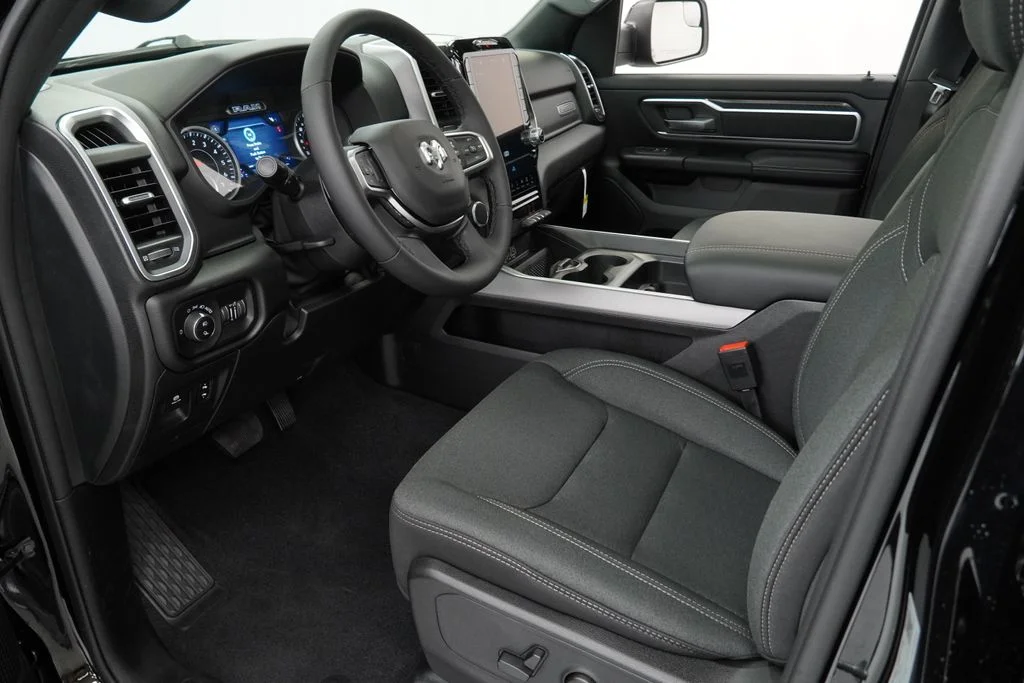 New 2026 Diamond Black Crystal Pearl-Coat Exterior Paint RAM Big Horn/Lone Star image 16