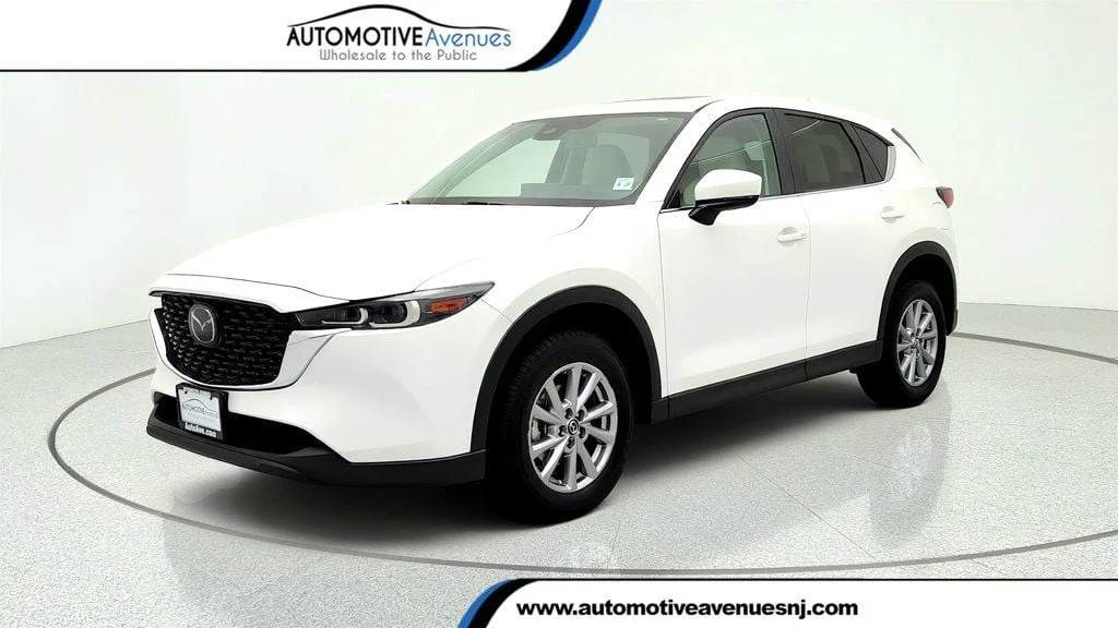 2023 Mazda CX-5 S Preferred package Auto AWD's photo
