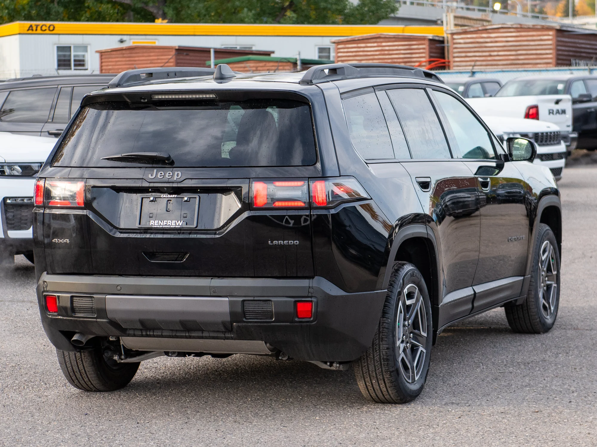 New 2026 Black Jeep Laredo* 4x4 Hybrid, Heated Seats/Wheel, 6.3L/100KMS, Remote Start image 4