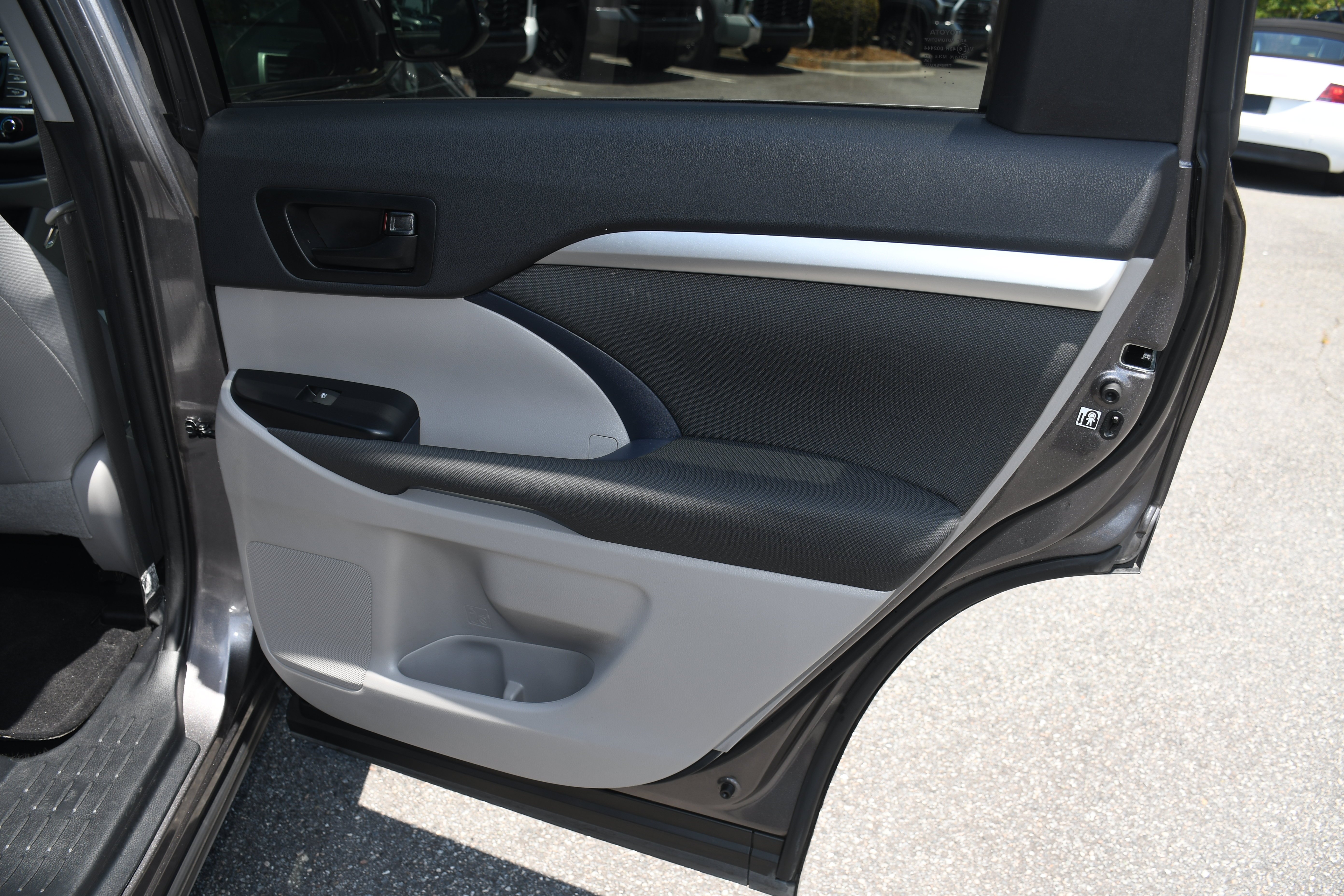 Used 2019 Gray Toyota LE image 17