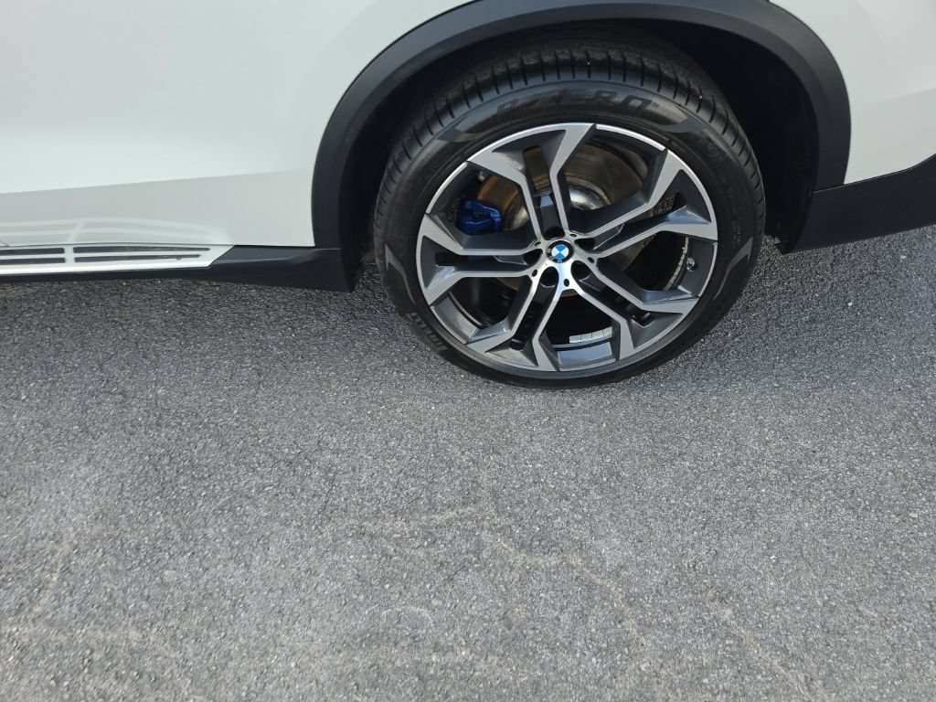 Used 2020 White BMW xDrive40i image 14