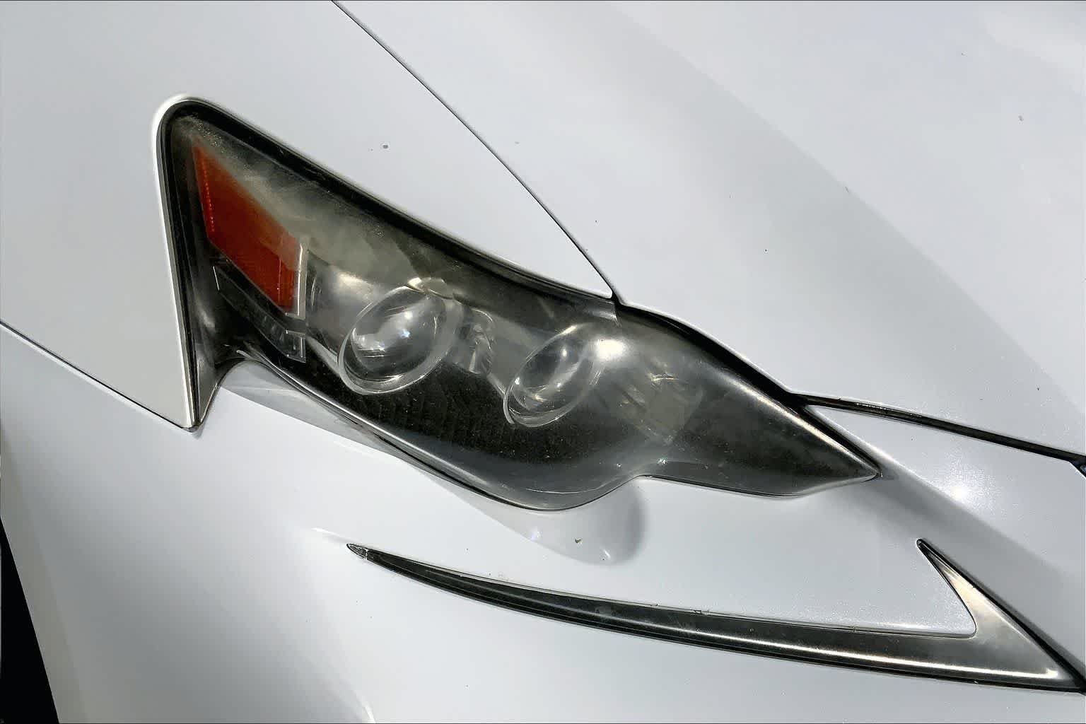 Used 2014 Ultra White Lexus  image 27