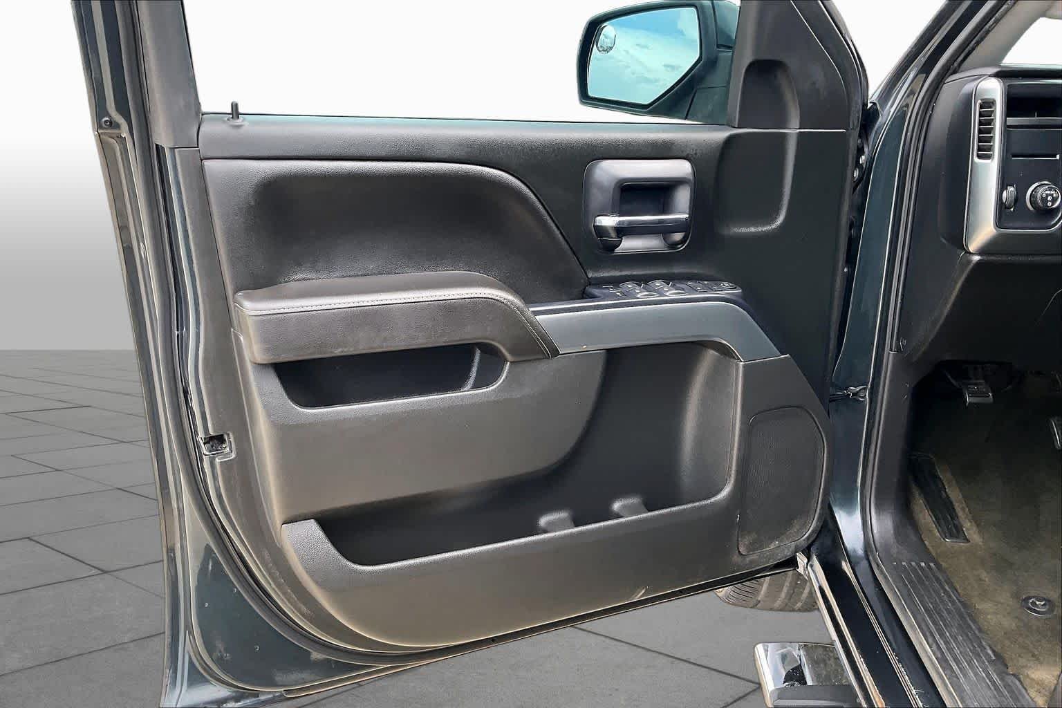 Used 2018 Graphite Metallic Chevrolet LT image 21