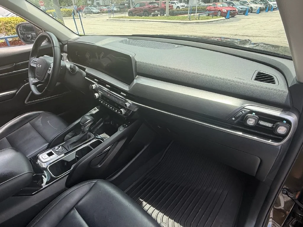 Used 2024 Green Kia S image 19