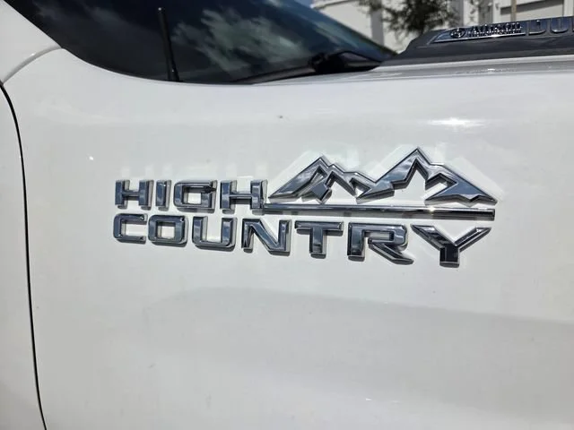 Used 2020 White Chevrolet High Country image 2