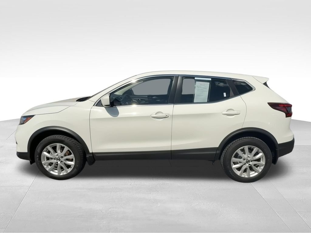 Used 2021 White Nissan S image 5