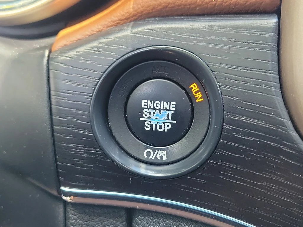 Used 2017 White Jeep Summit image 34