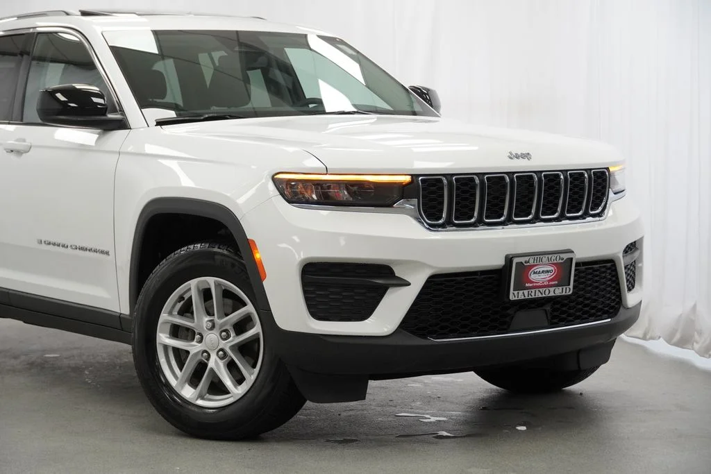 Certified Used 2023 White/off-white Jeep Laredo image 3