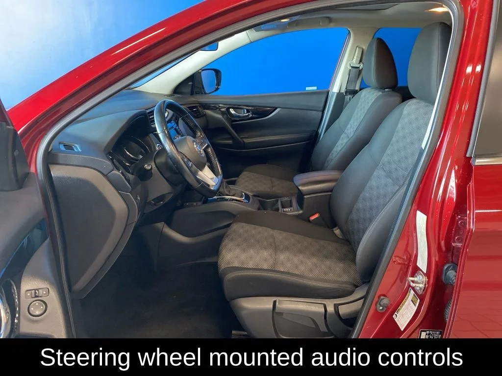 Used 2022 Red Nissan SV image 12