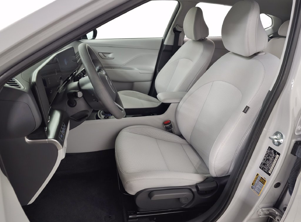 2025 Hyundai Kona SE - Photo 17