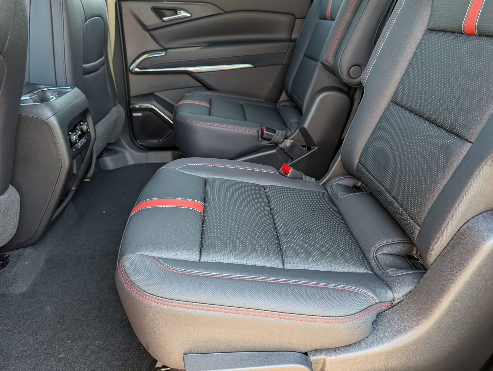 2026 Chevrolet Traverse RS - Photo 8