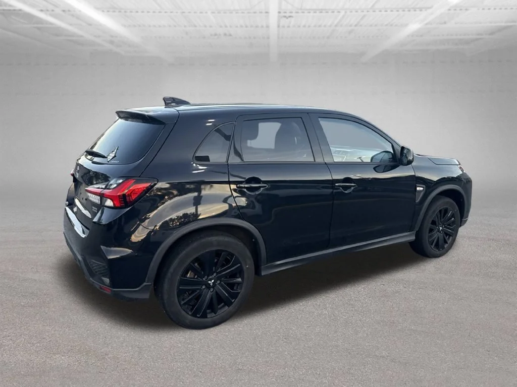 Used 2023 Black Mitsubishi 2.0 ES image 3
