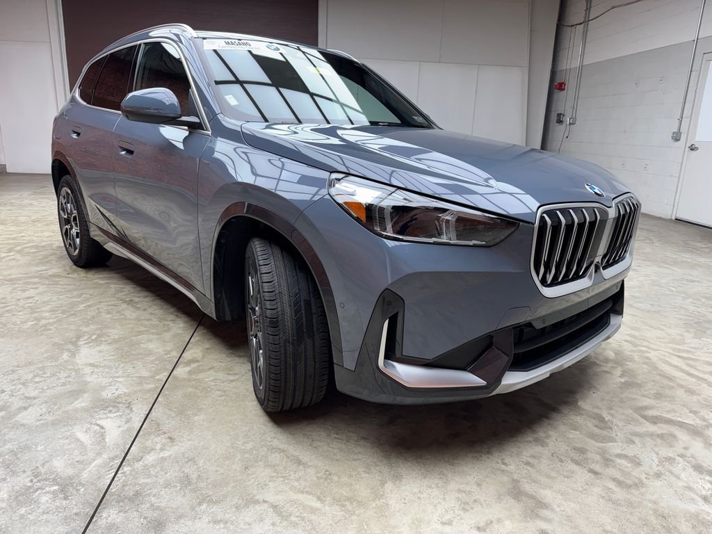 Certified Used 2025  BMW xDrive28i image 6