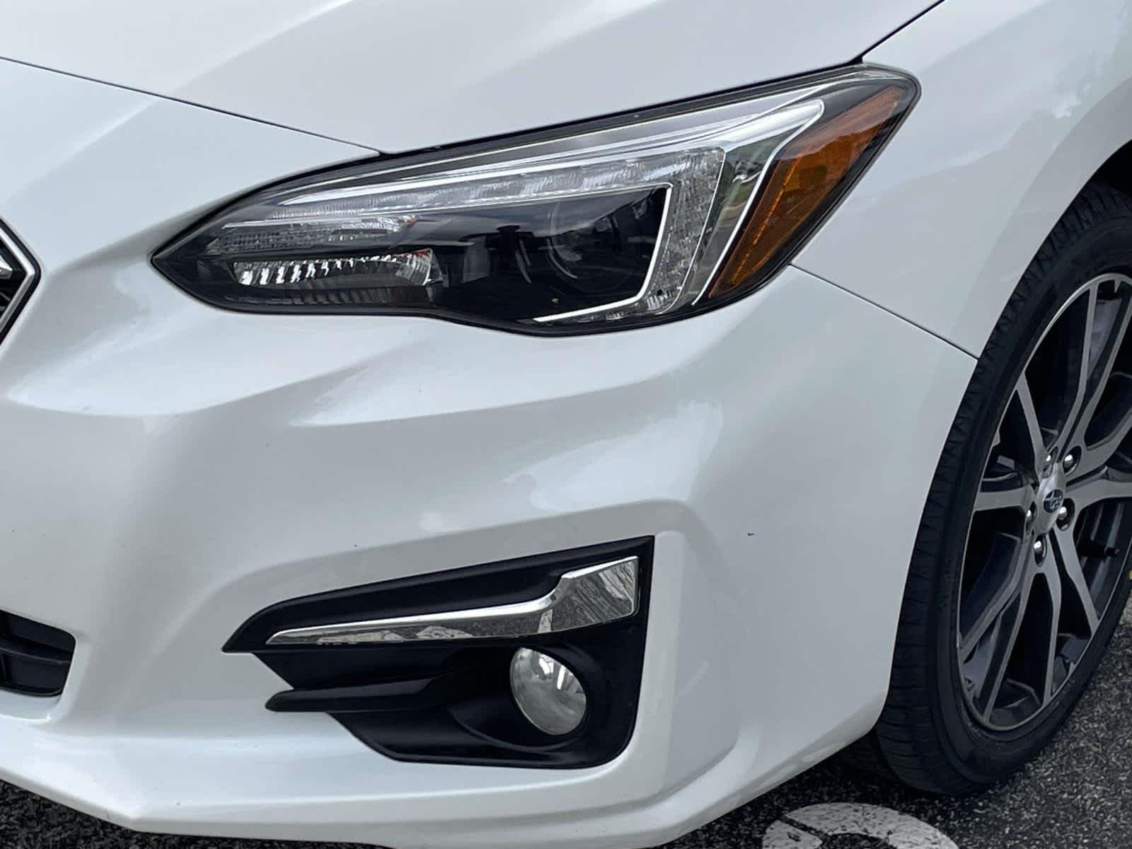 Used 2019  Subaru Limited image 18