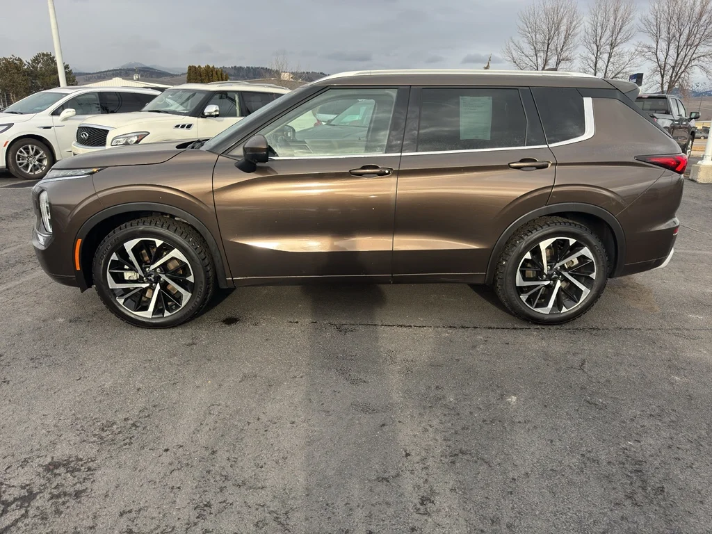 2023 Mitsubishi Outlander SEL S-AWC's photo