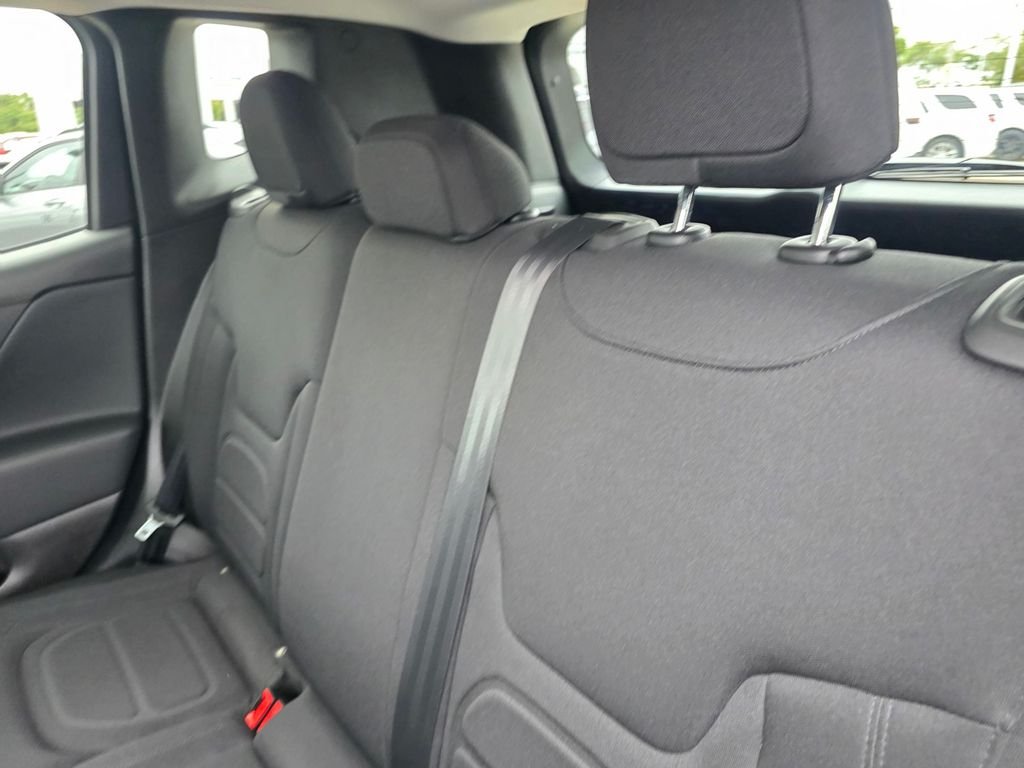 Certified Used 2022 Gray Jeep Latitude image 16