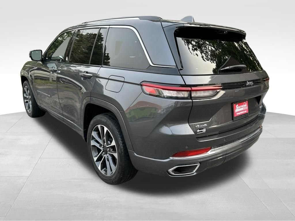 Used 2022 Gray Jeep Overland image 3