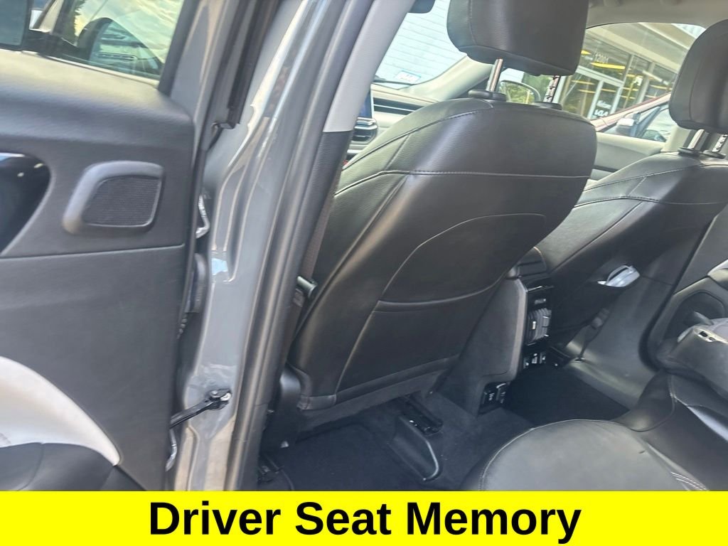 Used 2022 Gray Jeep Limited image 26