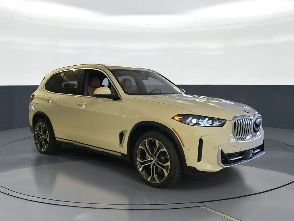 Used 2026 White BMW sDrive40i image 2