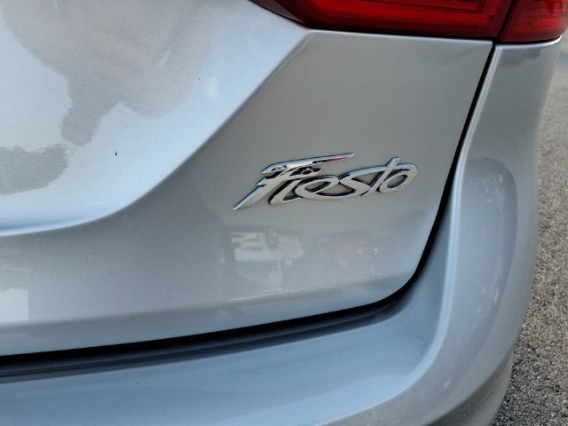 Used 2014 Silver Ford SE image 10