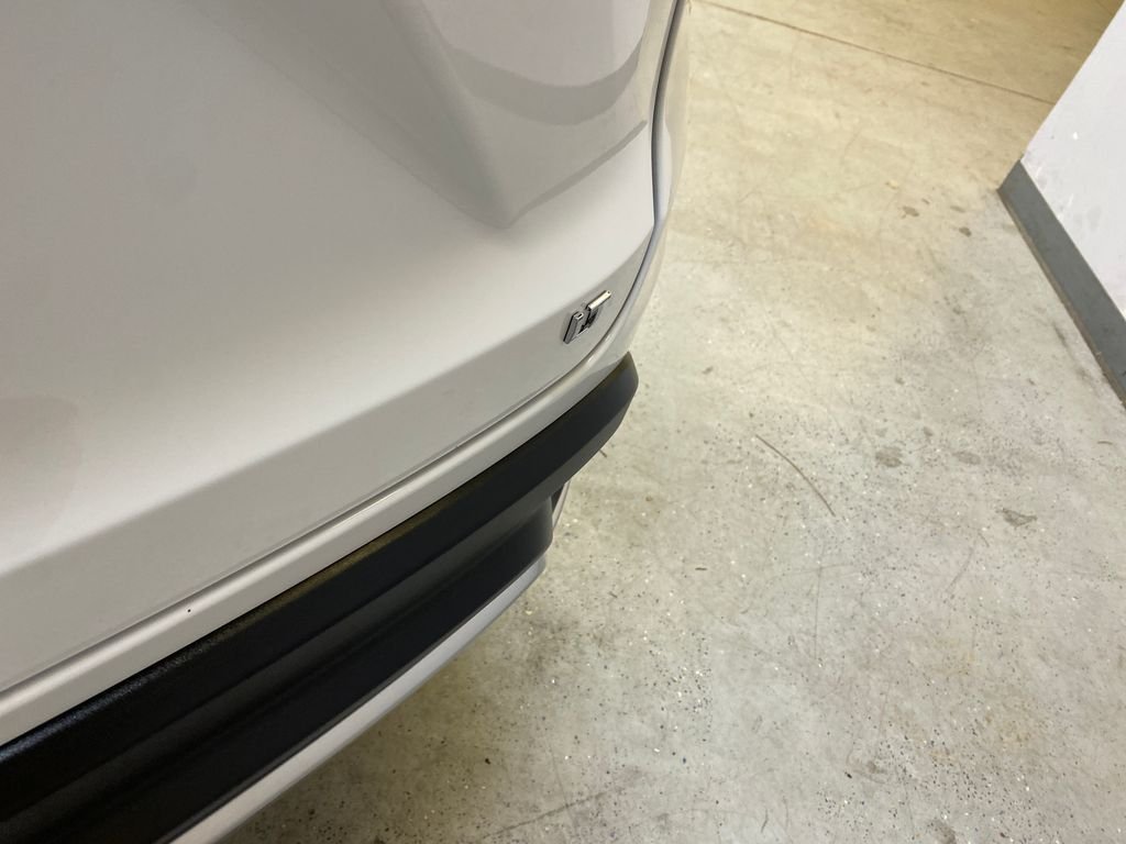 Used 2025 White Chevrolet LT image 17