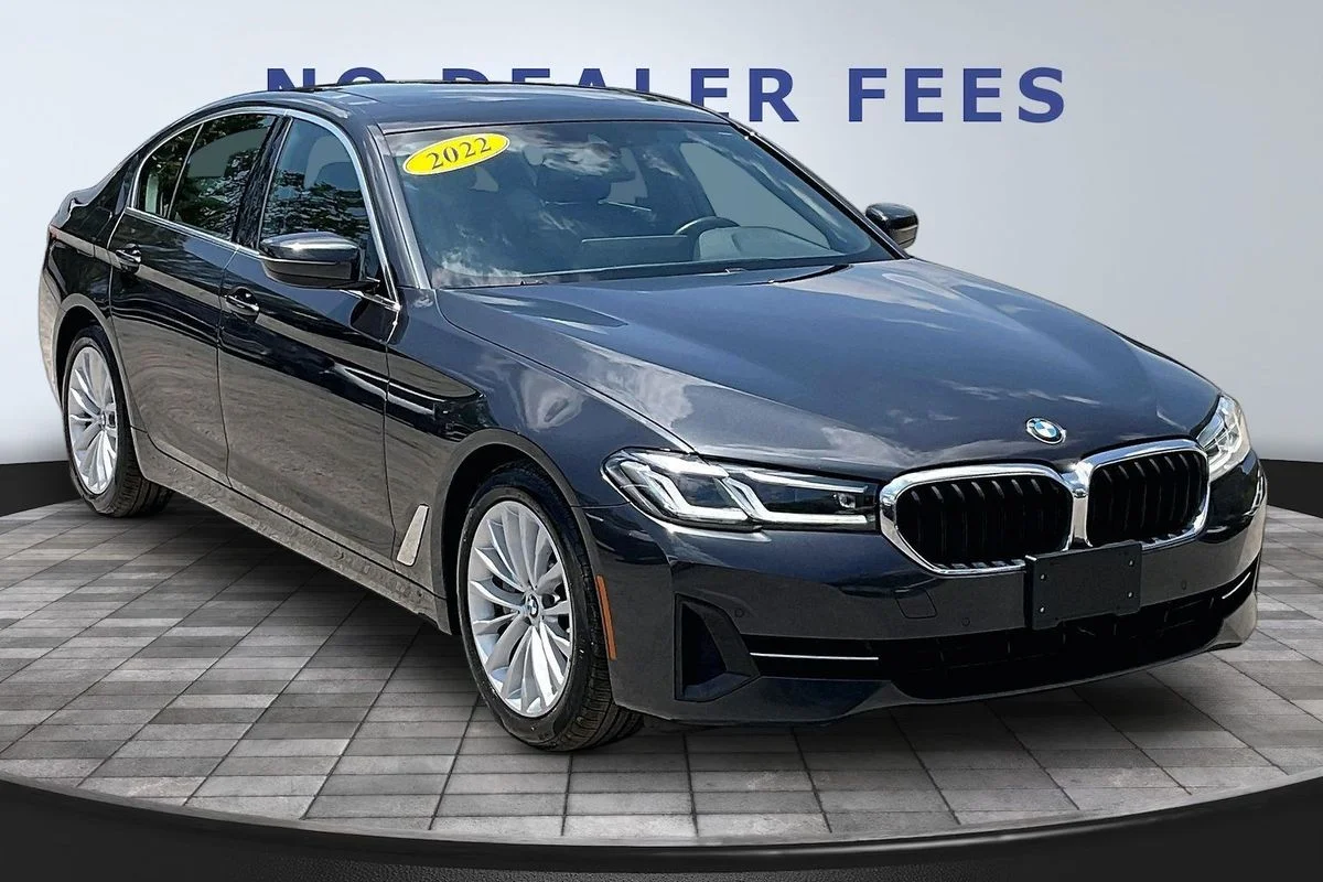 Used 2022  BMW i xDrive image 3