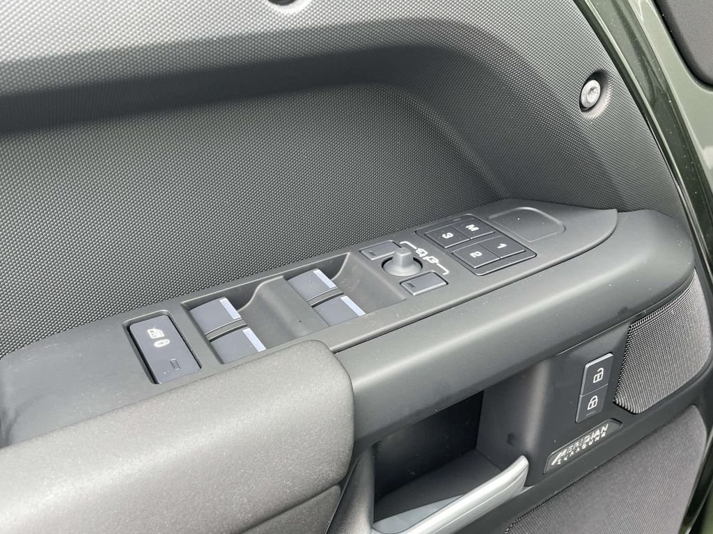 New 2026 Woolstone Green Land Rover X-Dynamic SE image 31