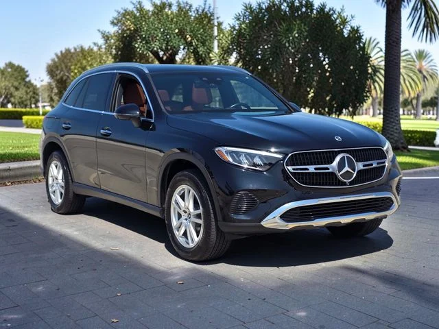 Used 2025  Mercedes-Benz GLC 300 image 4