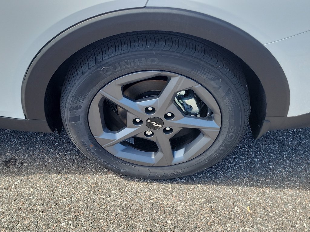 New 2026 Snow White Pearl Kia LXS image 35