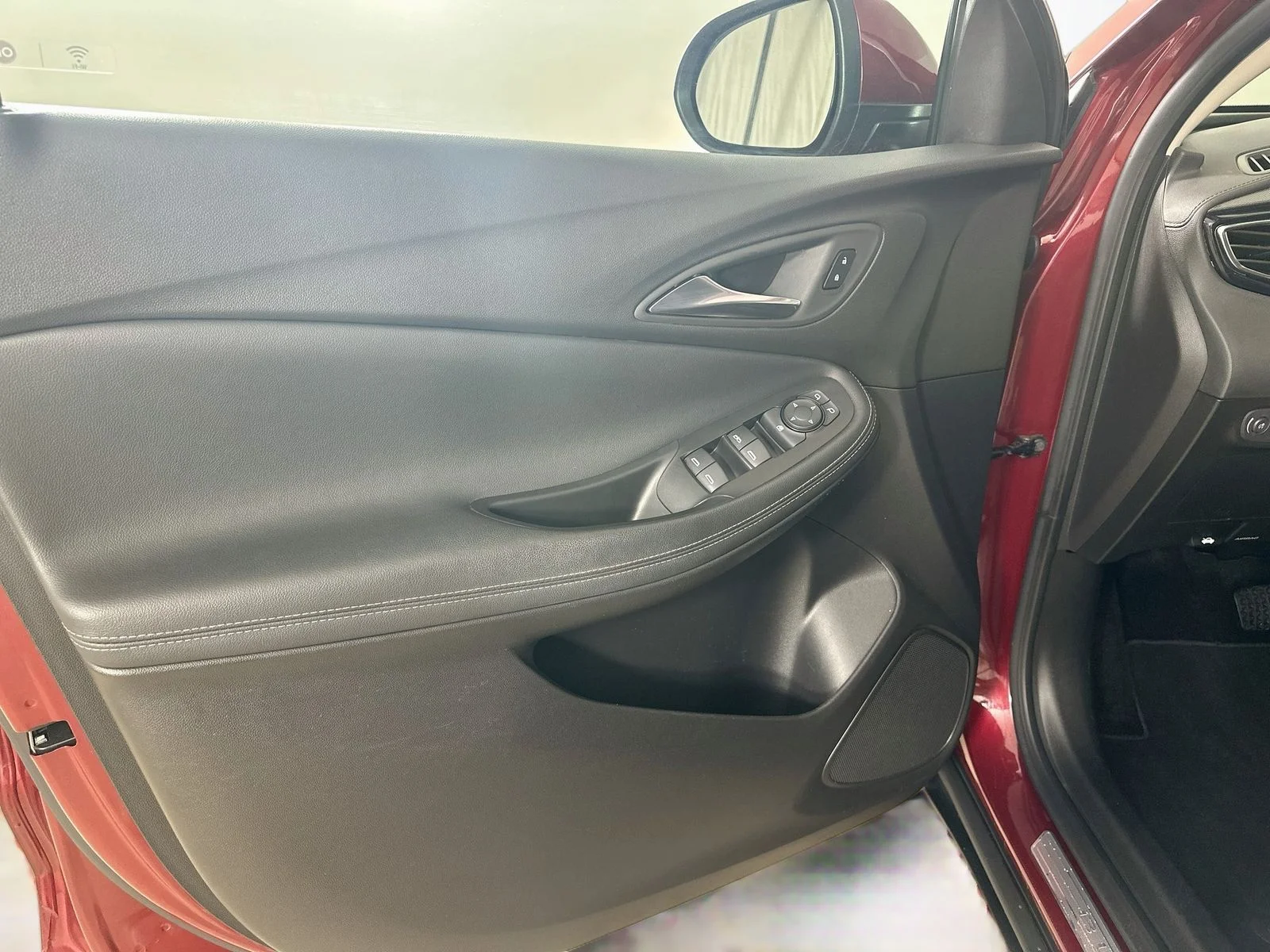 Used 2023 Red Buick  image 16