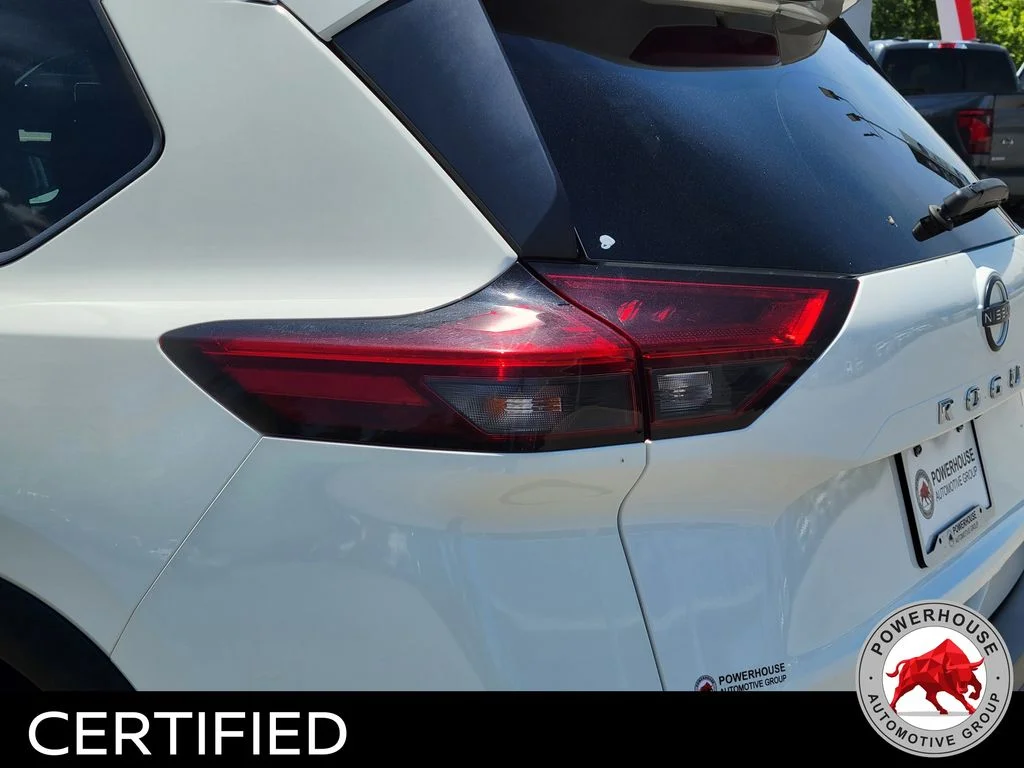Used 2023 White Nissan S image 13