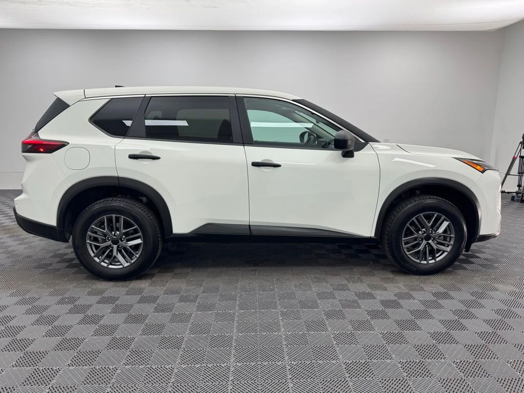 Used 2024 Glacier White Nissan S image 5
