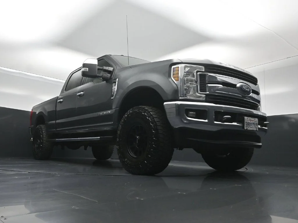Used 2019 Gray Ford XLT image 40