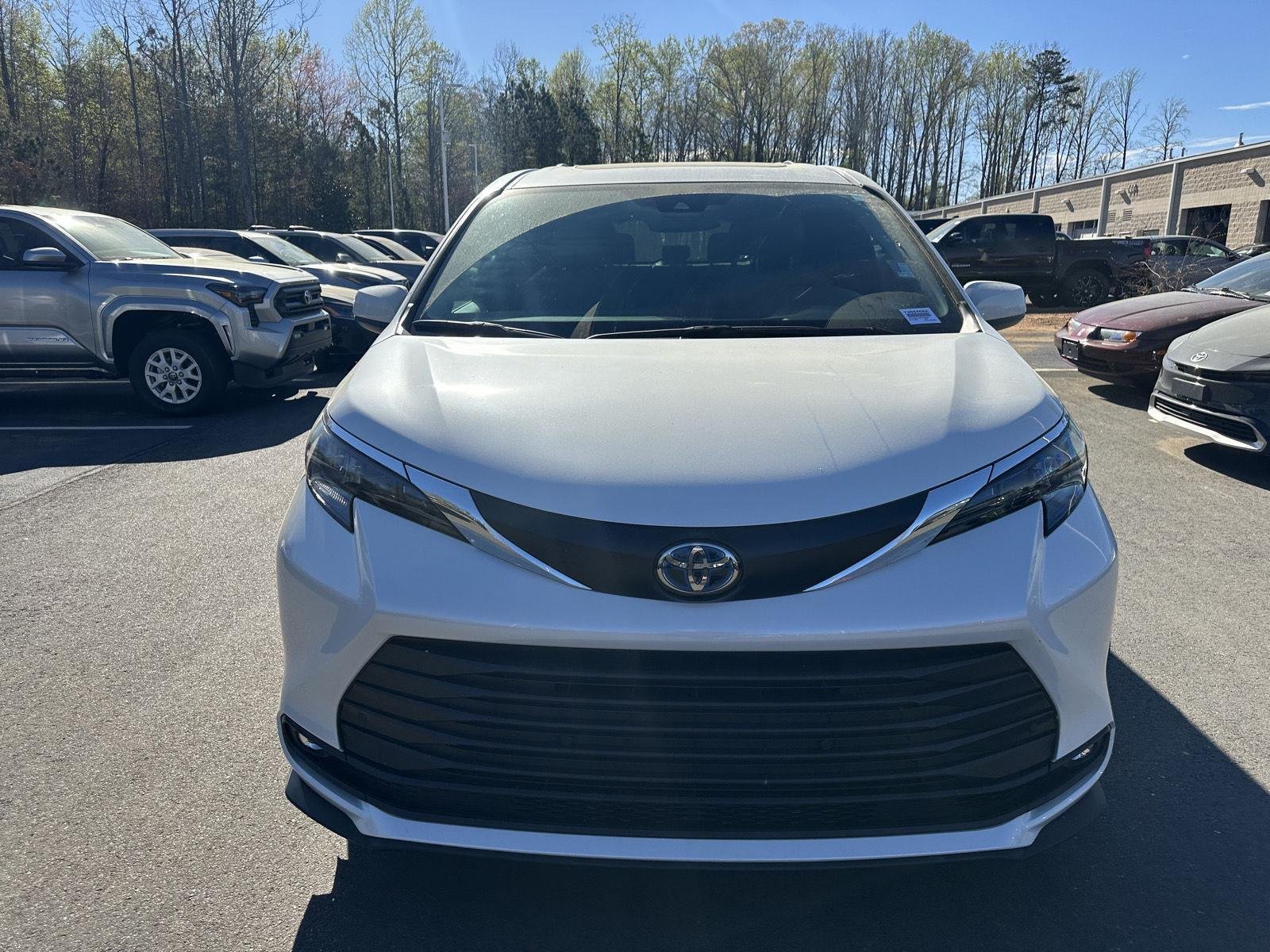 2025 Toyota RAV4 XSE - Photo 101