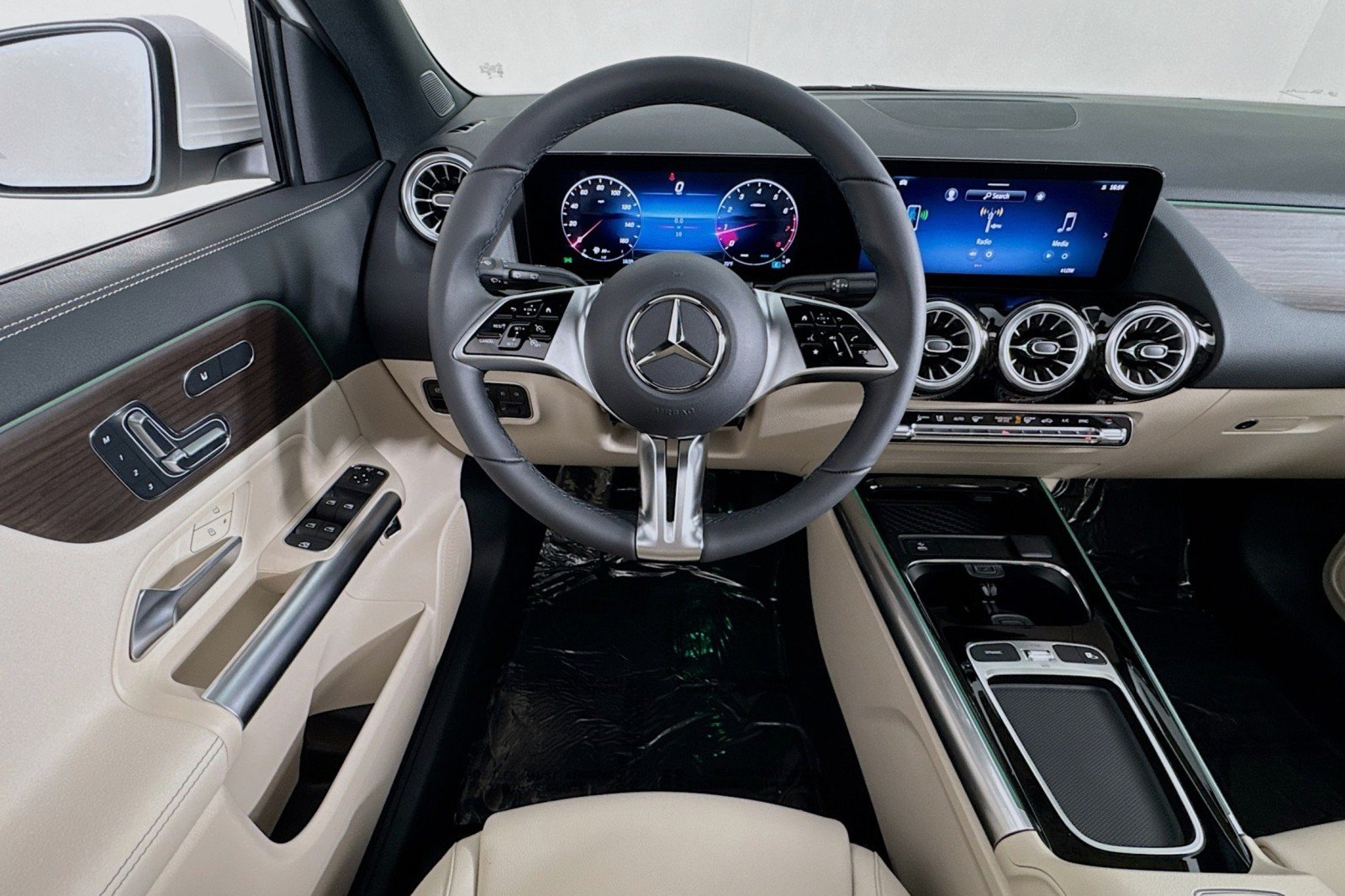 Certified Used 2026 Polar White Mercedes-Benz GLA 250 image 5