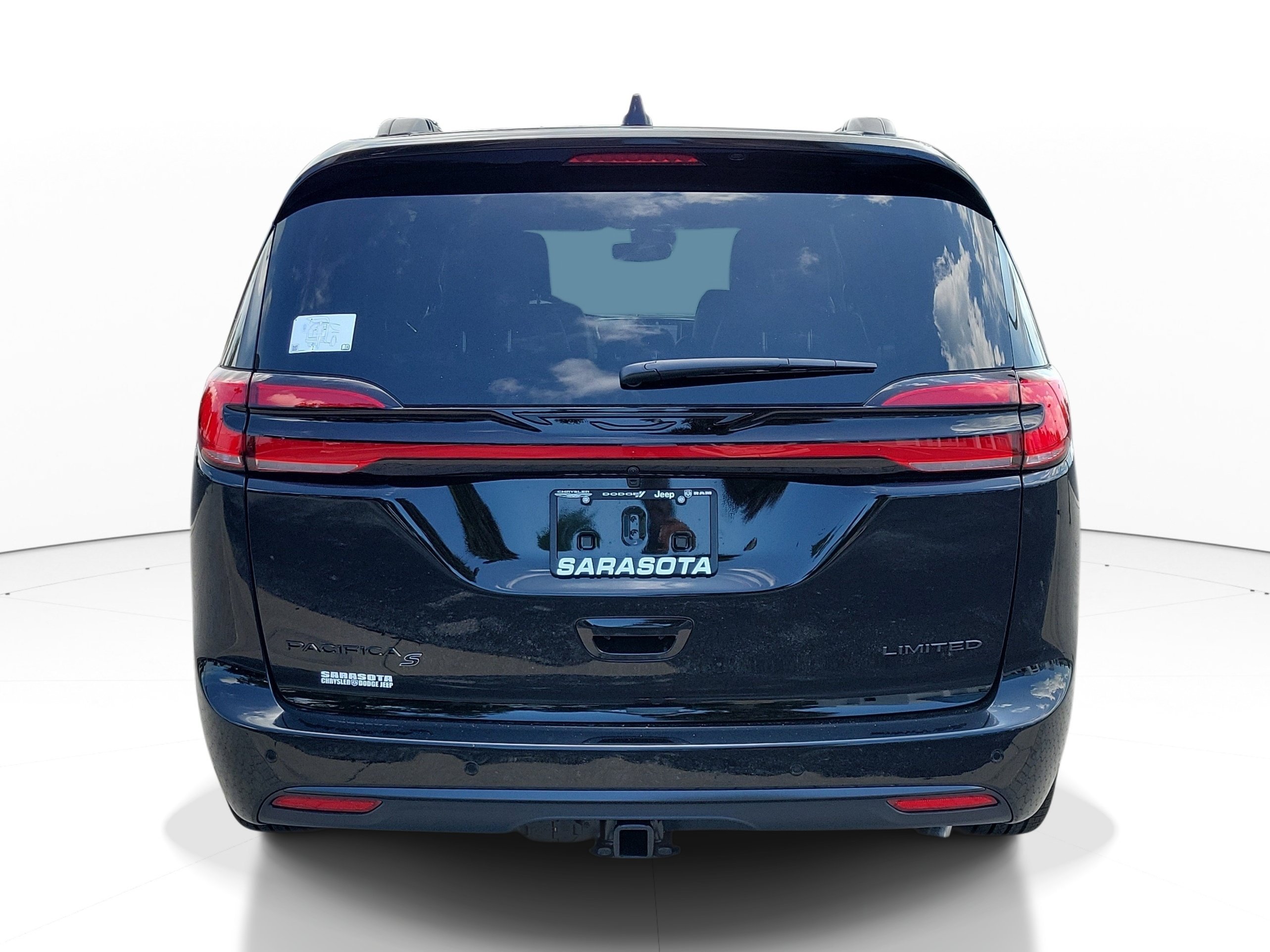 New 2027 Diamond Black Crystal Pearl-Coat Exterior Paint Chrysler Limited image 5