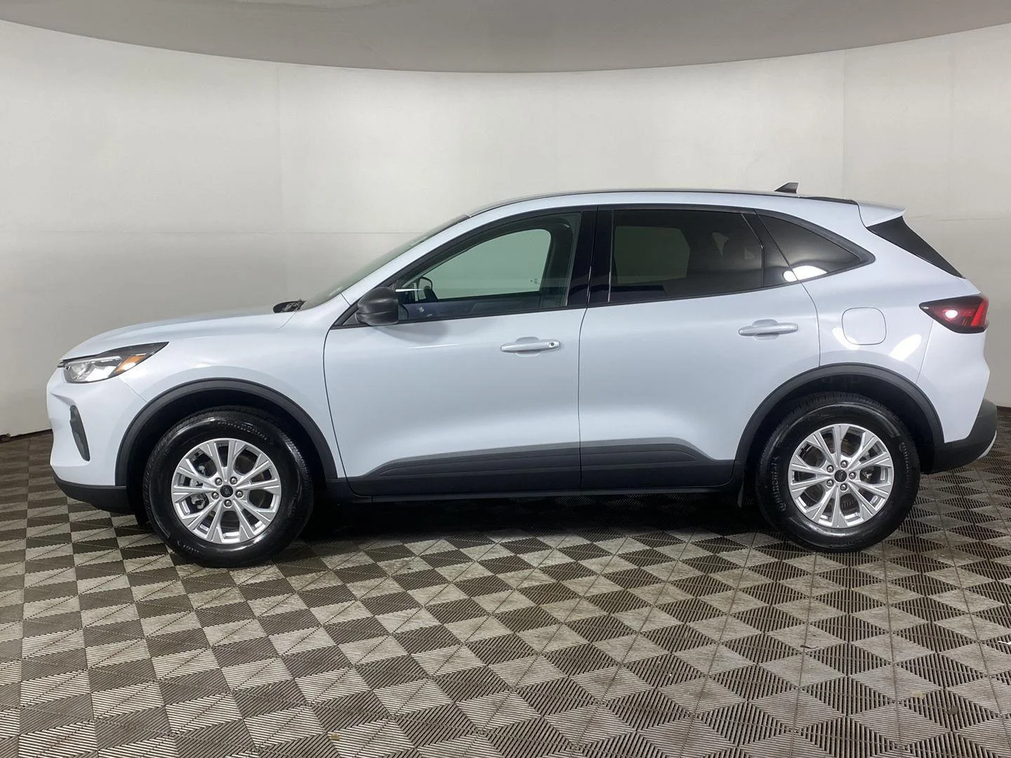 Used 2025 Space Silver Ford Active image 27