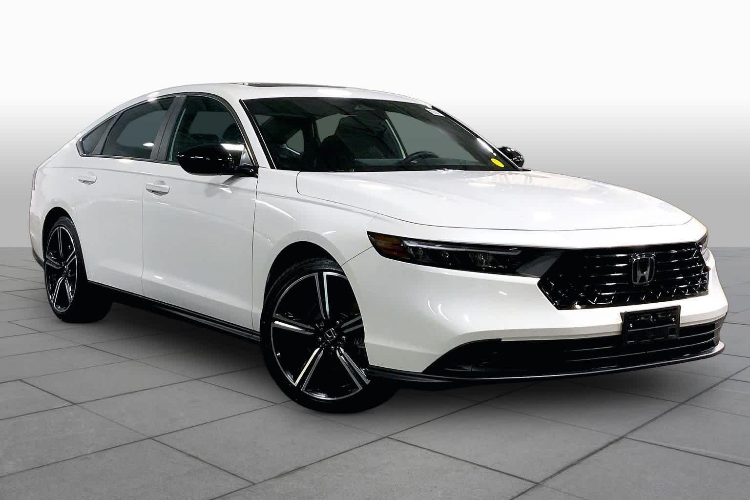 Used 2025 Platinum White Pearl Honda Sport image 3