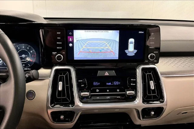 Used 2023 Everlasting Silver Kia SX image 29