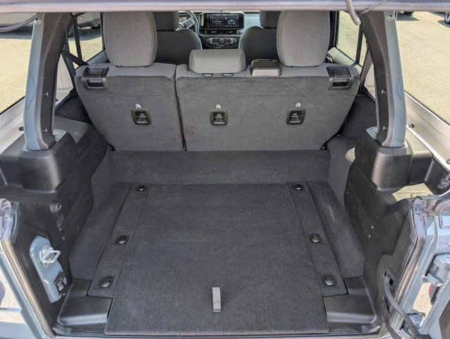 Used 2025 Anvil Clearcoat Jeep Sahara 4xe image 14
