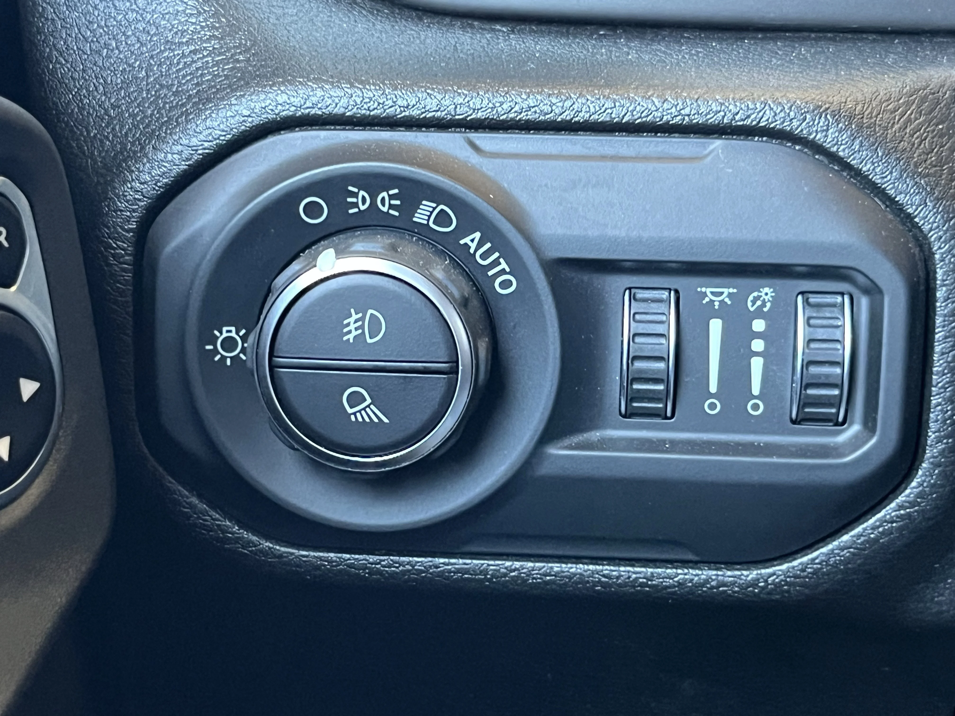 Used 2020 Billet Silver Metallic Jeep Sport image 36