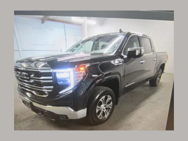 2022 GMC Sierra 4WD Crew Cab Short Box SLT's photo