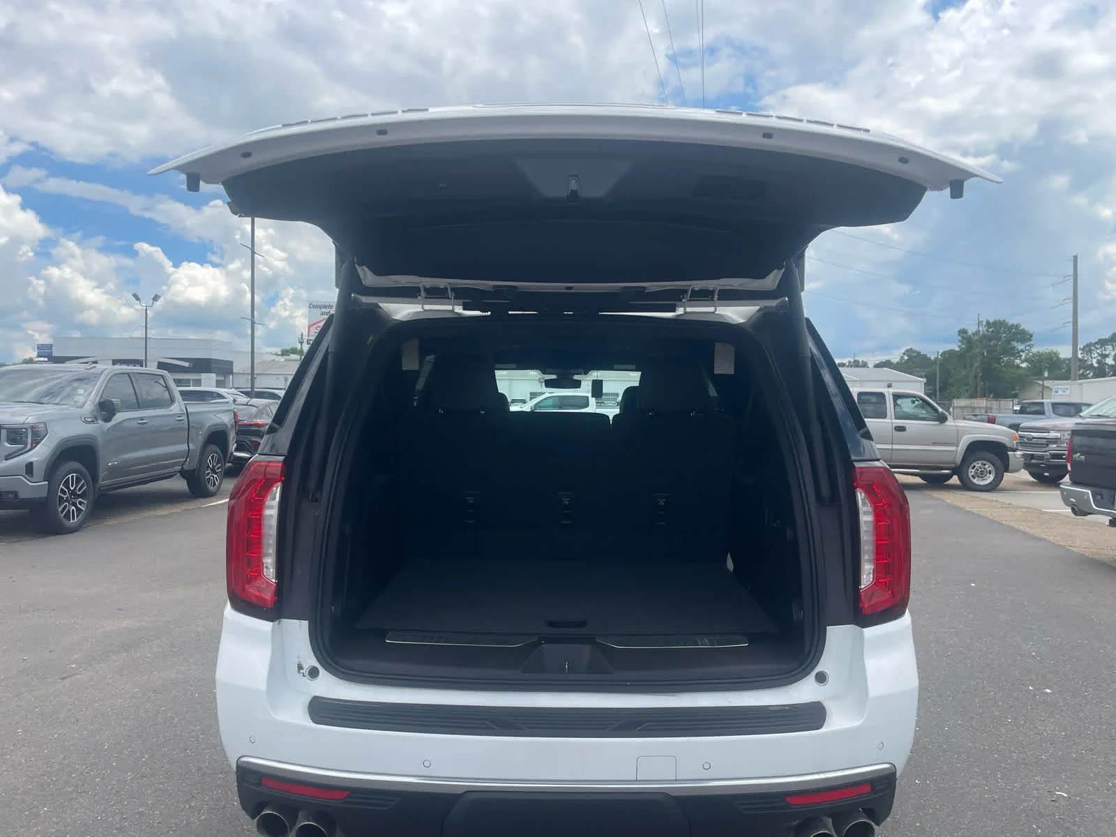 Used 2021 SUMMIT WHITE GMC Denali image 6