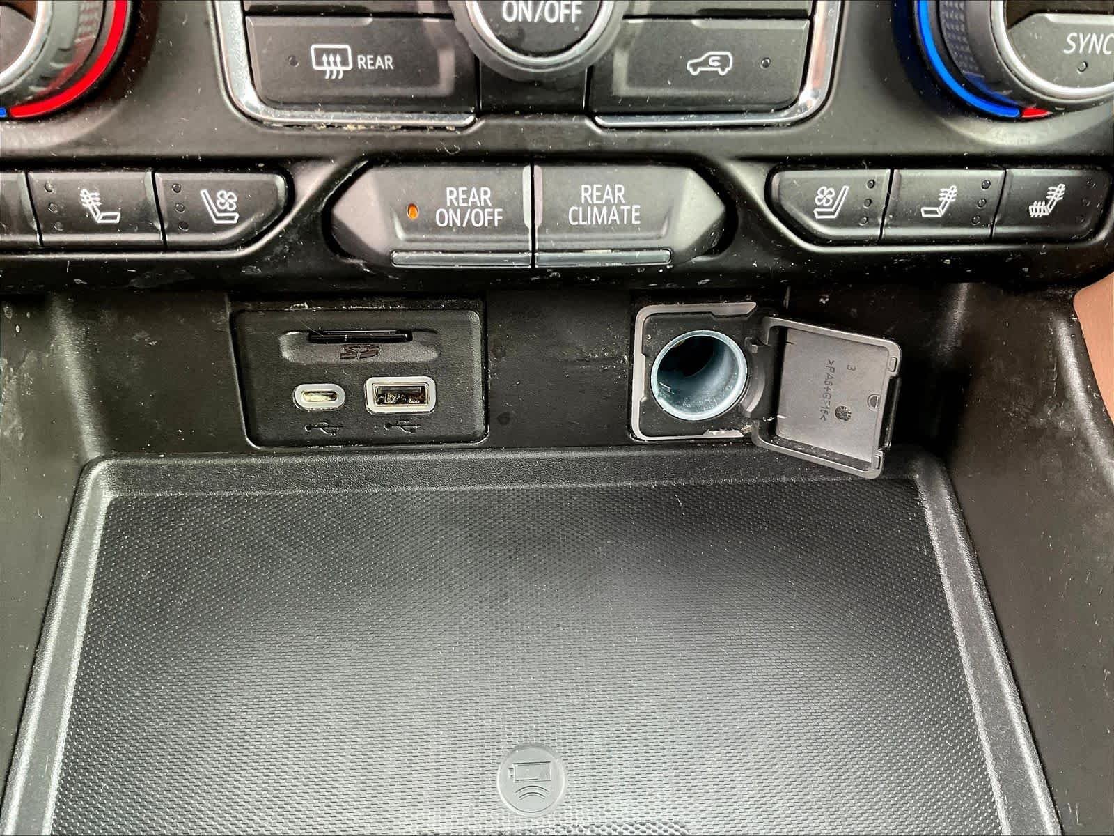 2021 Chevrolet Suburban High Country - Photo 19