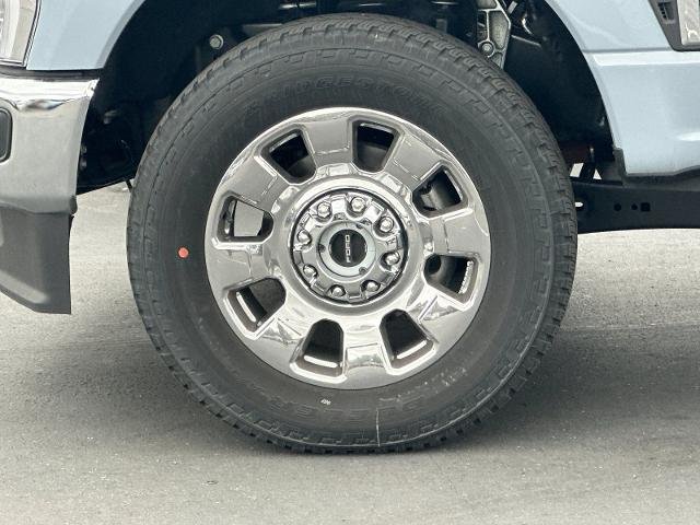 New 2025 Glacier Gray Metallic Tri-Coat Ford F-250® Lariat® image 51
