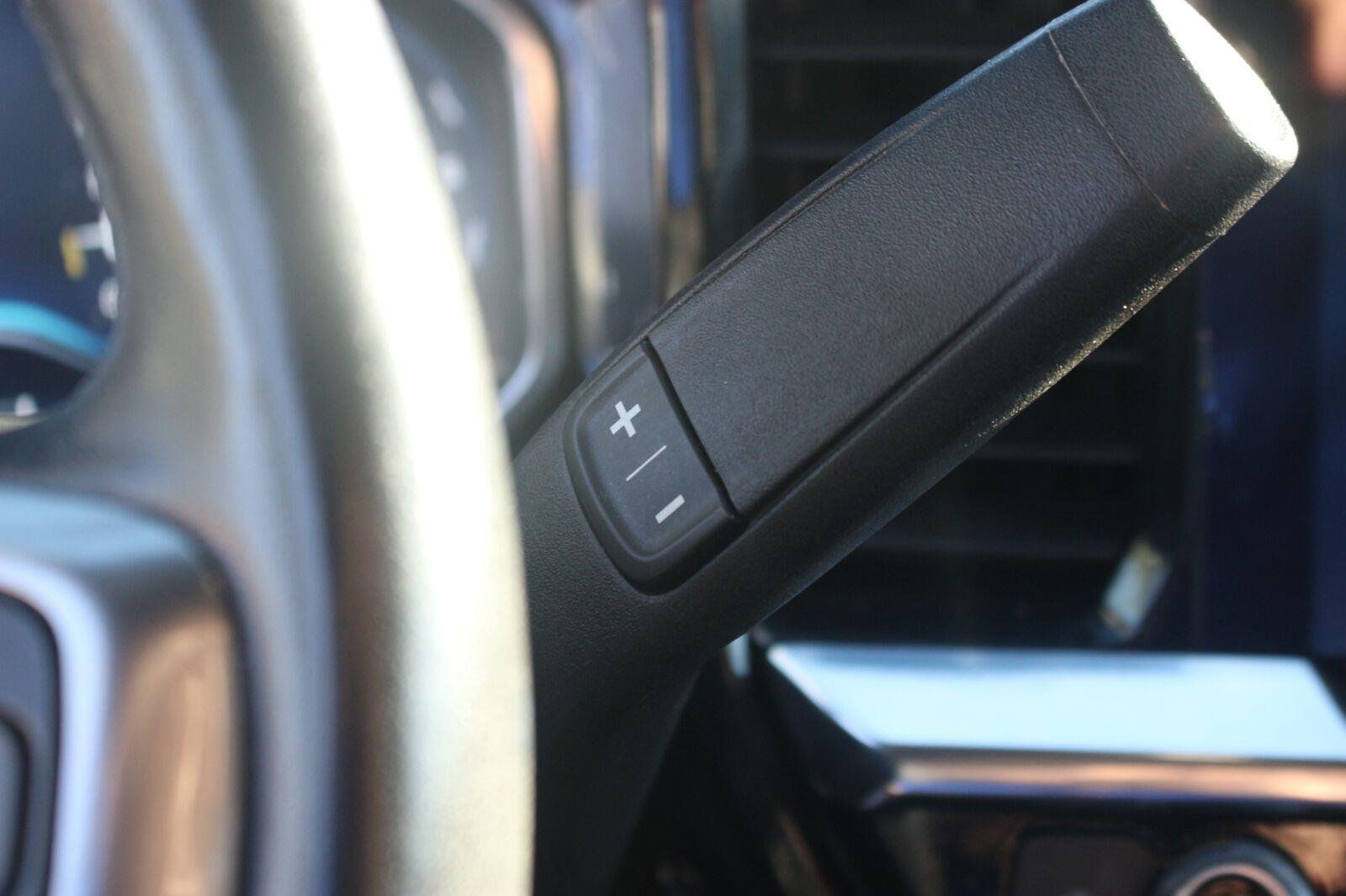 Used 2022 SUMMIT WHITE Chevrolet LT image 29