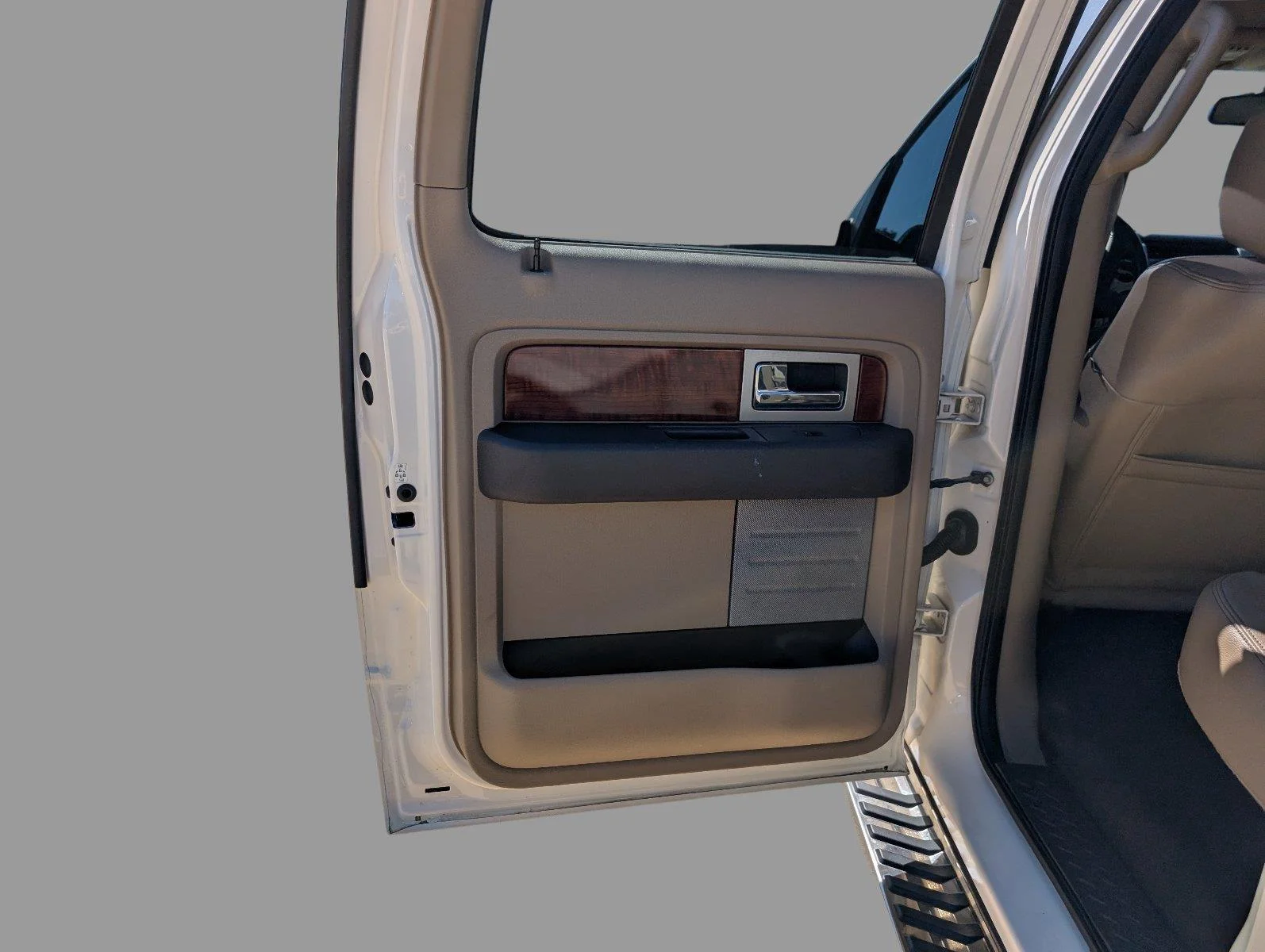 Used 2009  Ford XL image 18