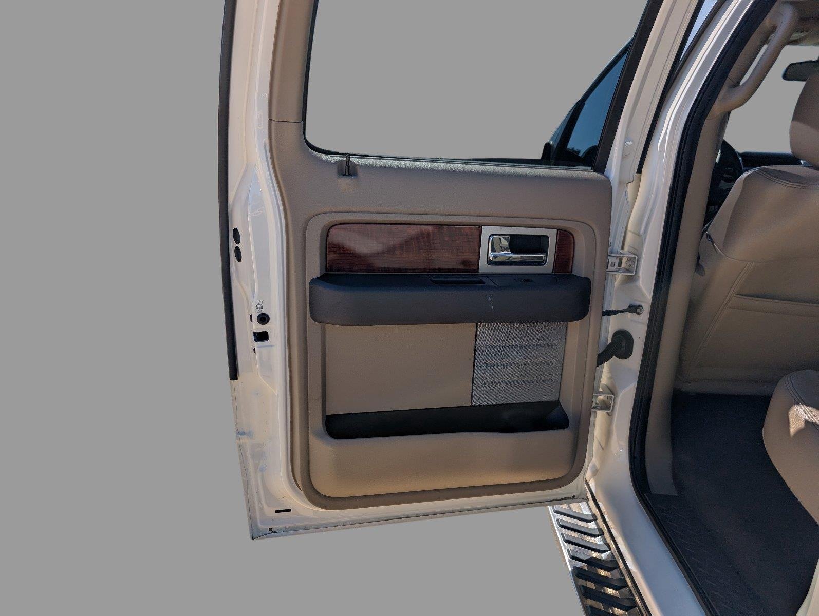 Used 2009  Ford XL image 18