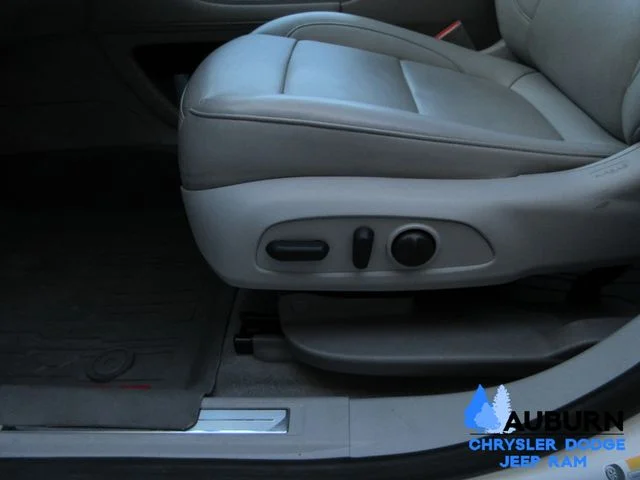 Used 2023 White GMC SLT image 28